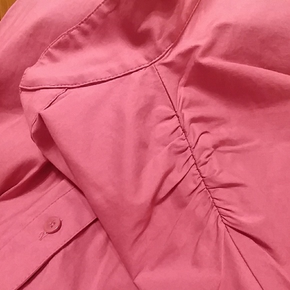 Pink fitted button down w/cap sleeves. (10) - Picture 7 of 8